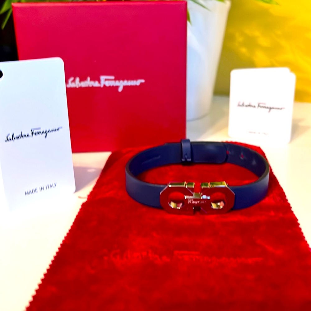 SALVATORE FERRAGAMO BLUE GANCINI LEATHER BRACELET BRAND NEW - Picture 3 of 7